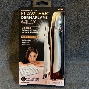 Finishing Touch Flawless Dermaplane Glo New In Box